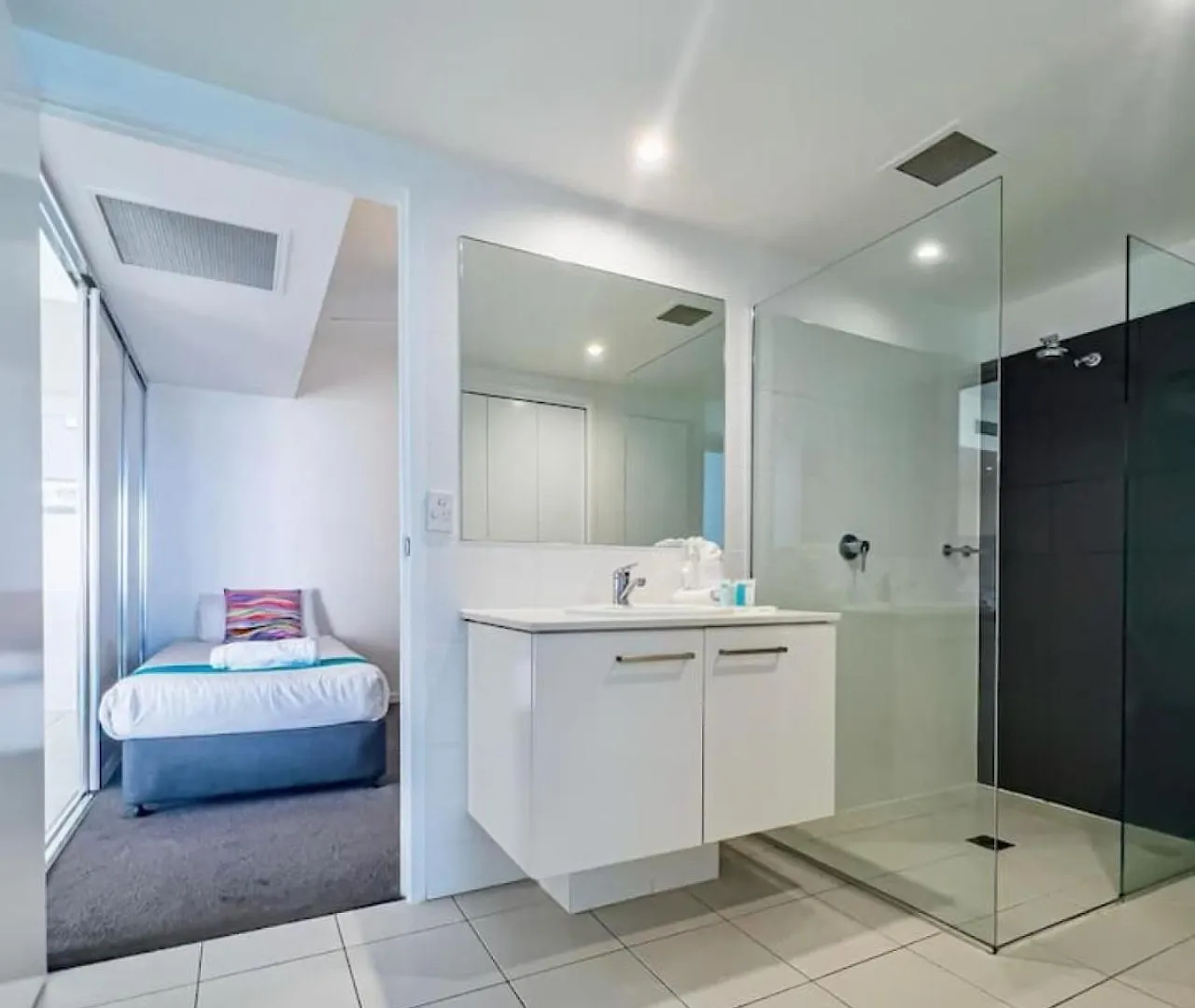 Apartment Ocean Whisper Broadbeach Gold Coast